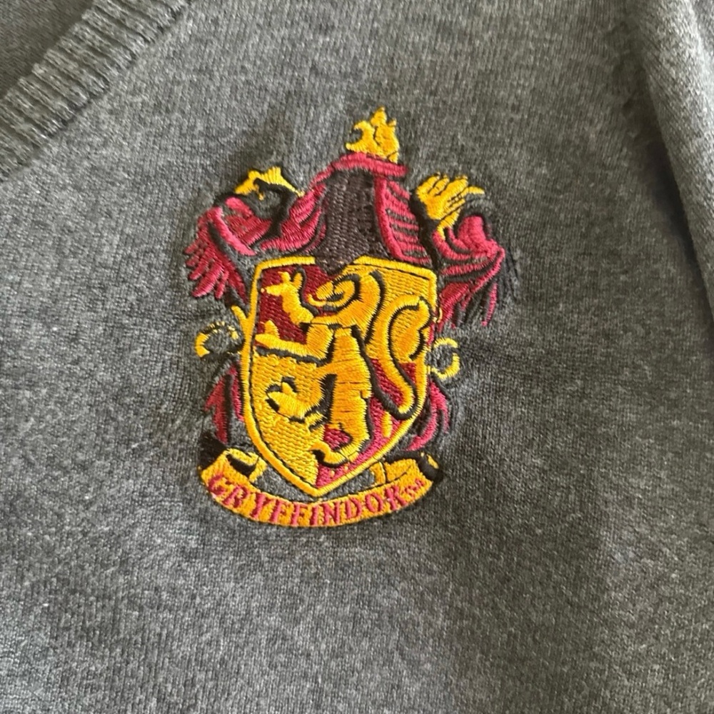 Harry Potter Gray Gryffindor Cardigan - Picture 5 of 8
